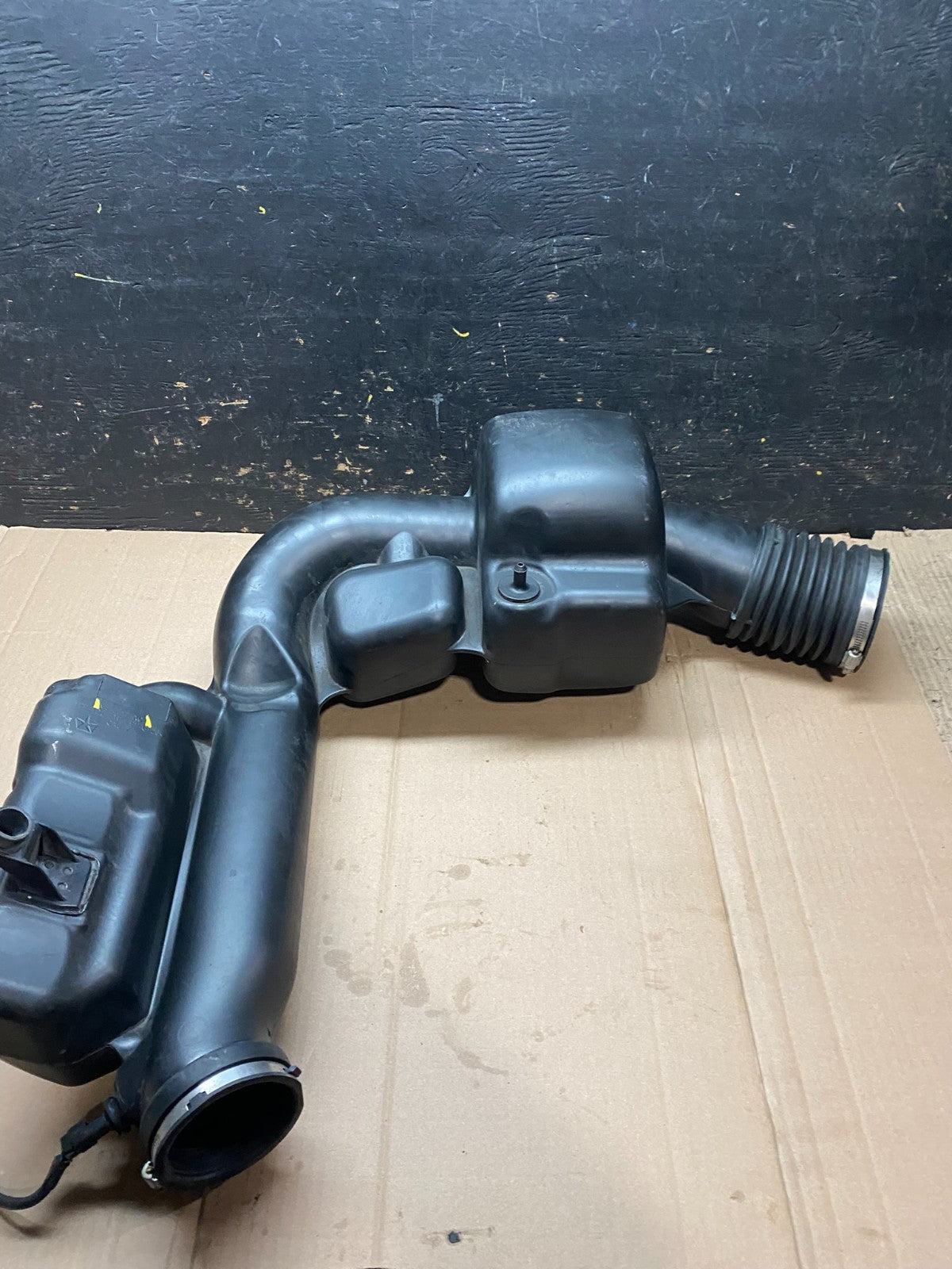 2011 - 2013 Dodge Durango 3.6L Resonator Air Intake Tube OEM  v9742 DG6