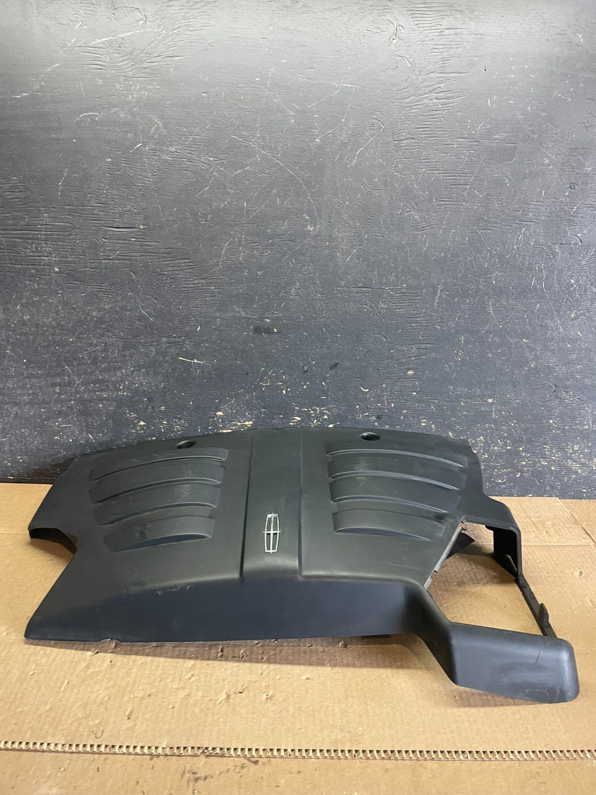 2004 Lincoln Aviator Engine Motor Cover OEM aa6112 DG4