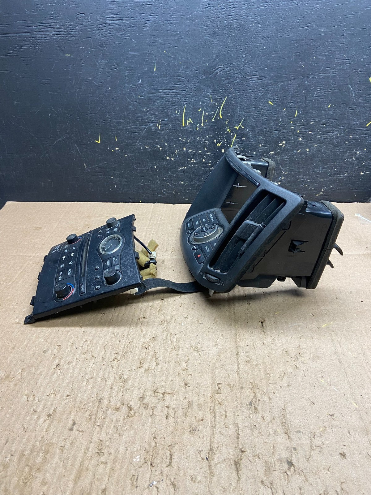 2007 to 2010 Infiniti G35 G37 Radio Player Climate Control Panel Bezel AB1784 DG2