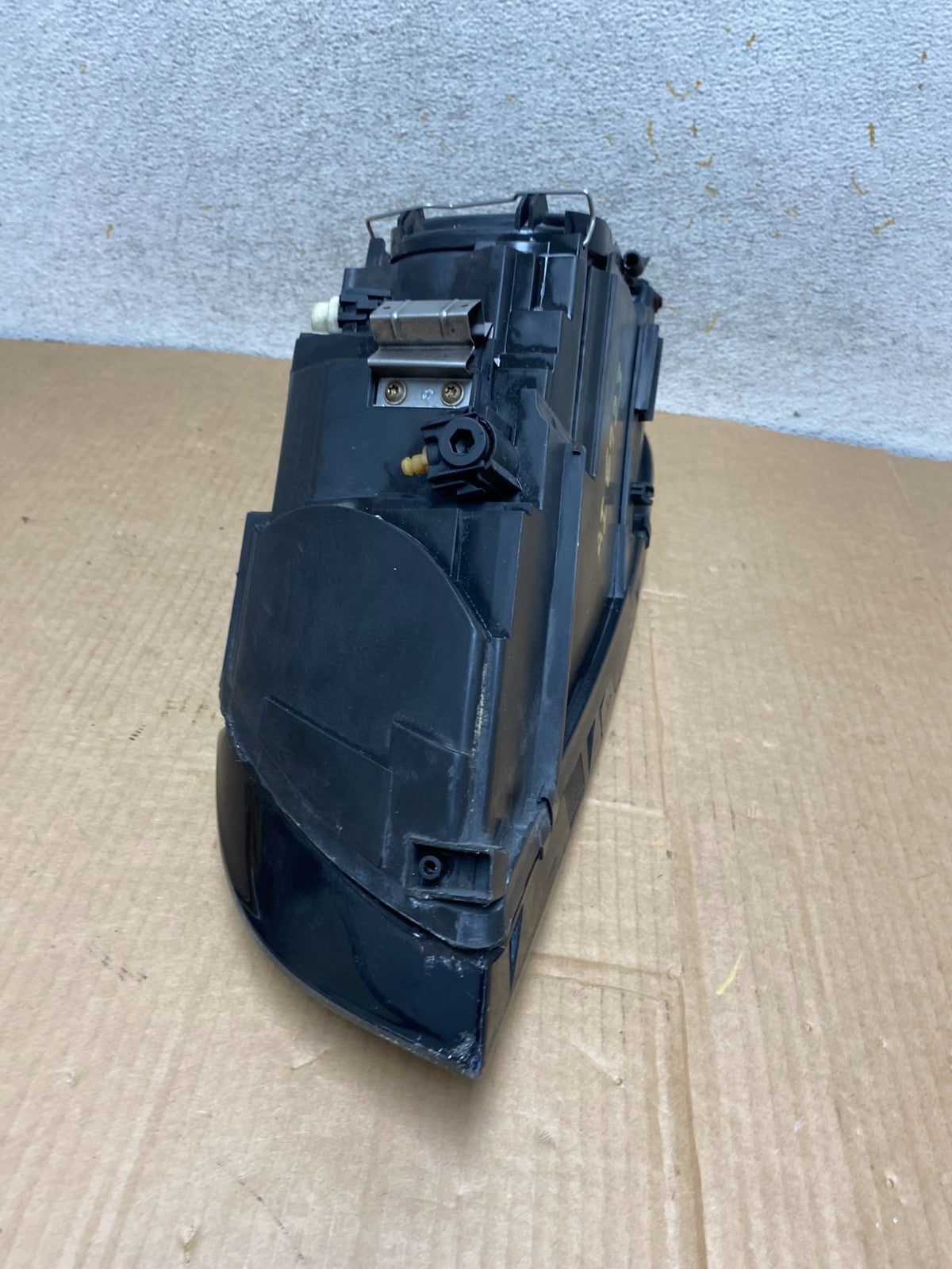 2004 to 2007 Volvo S40 Right Passenger Side Headlight AI6923 DW10