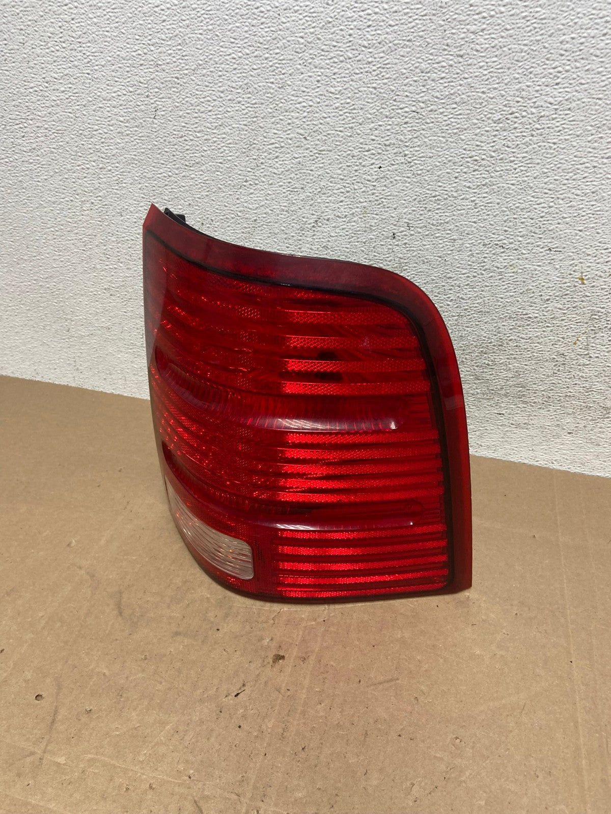2002 to 2005 Ford Explorer Right Passenger Rh Side Tail light AE5027 LK0