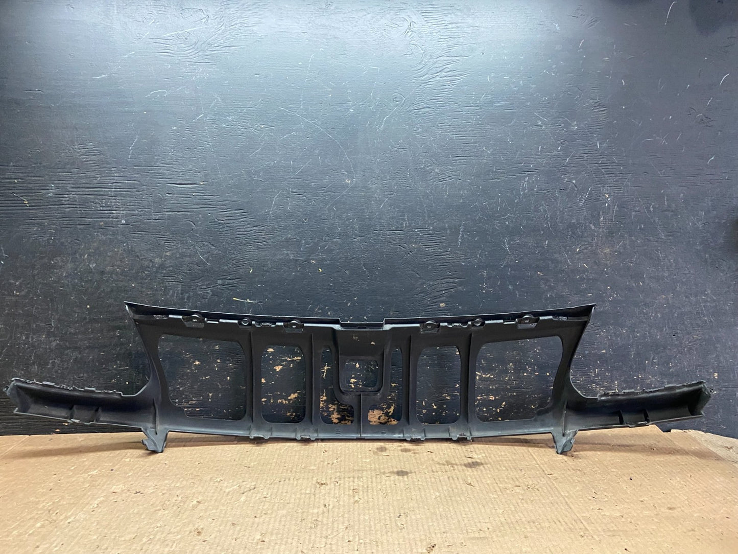 2008 to 2010 Porsche Cayenne Front Under Bumper Garnish 7L5853915 z3245 DG3
