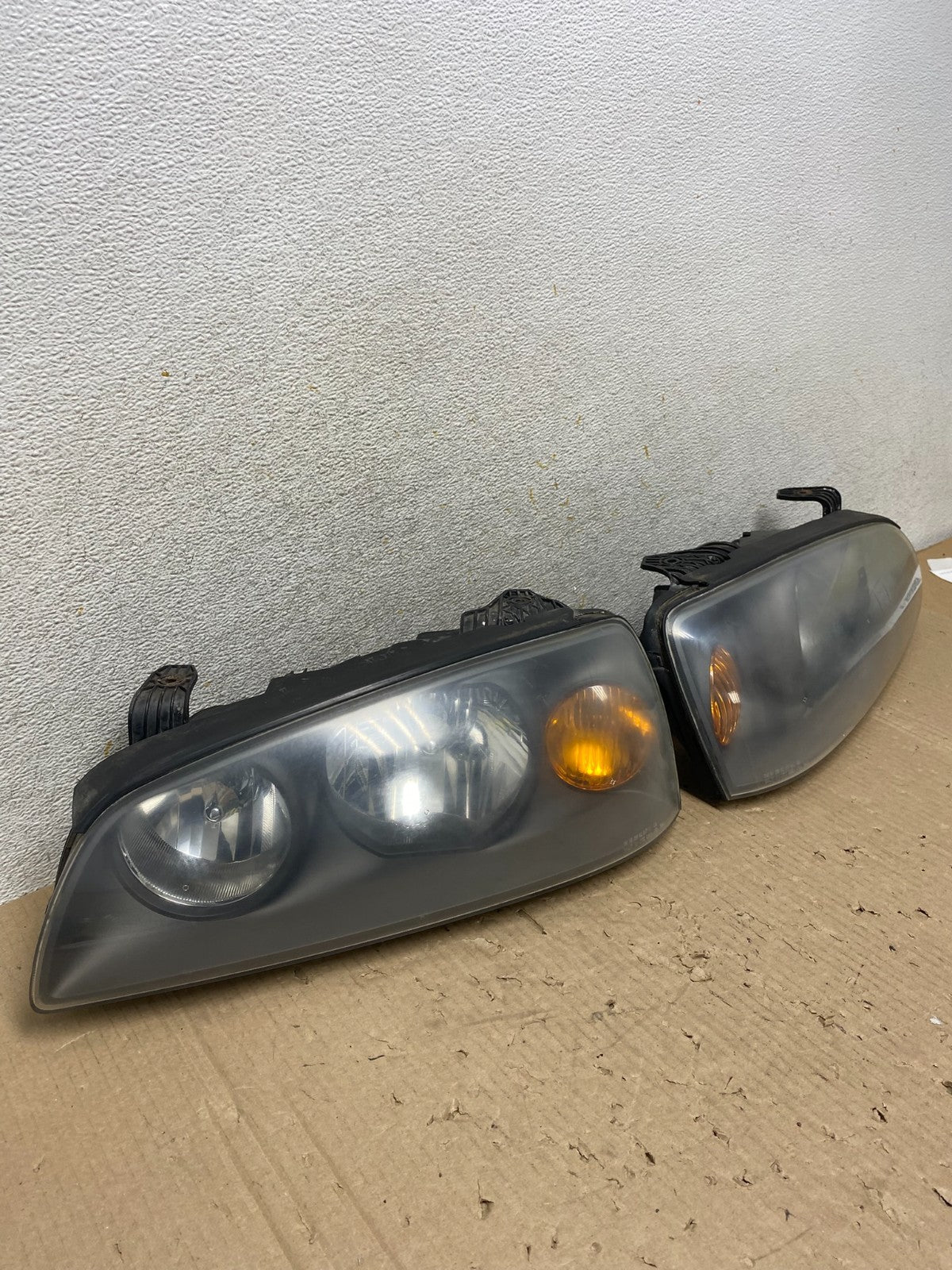 2004 2005 2006 Hyundai Elantra Left+Right Set Halogen Headlights AJ1820 LK1