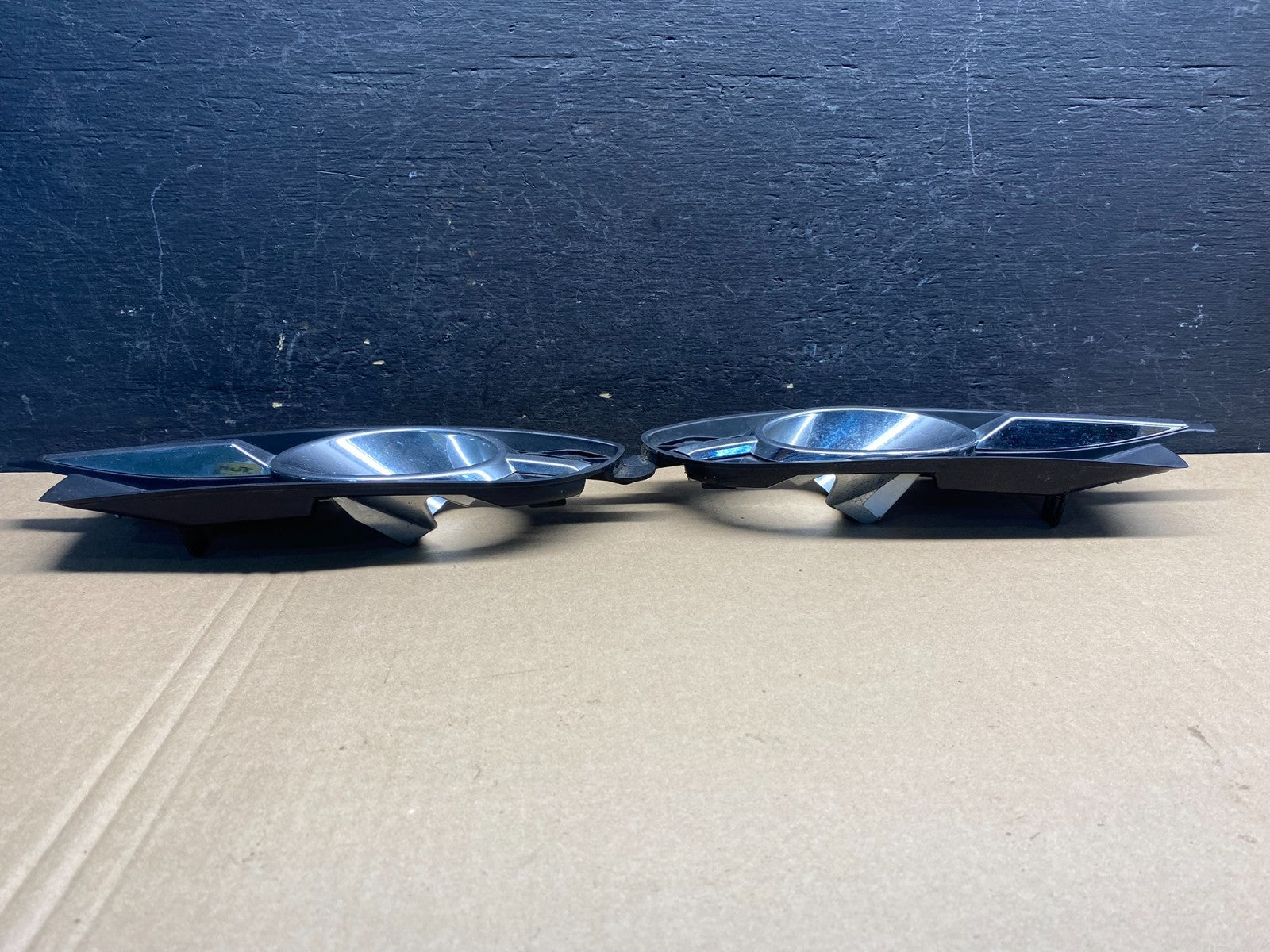 2010-2013 Buick LaCrosse Pair Right & Left Side Fog Light Lamp Trim Bezel AE62611