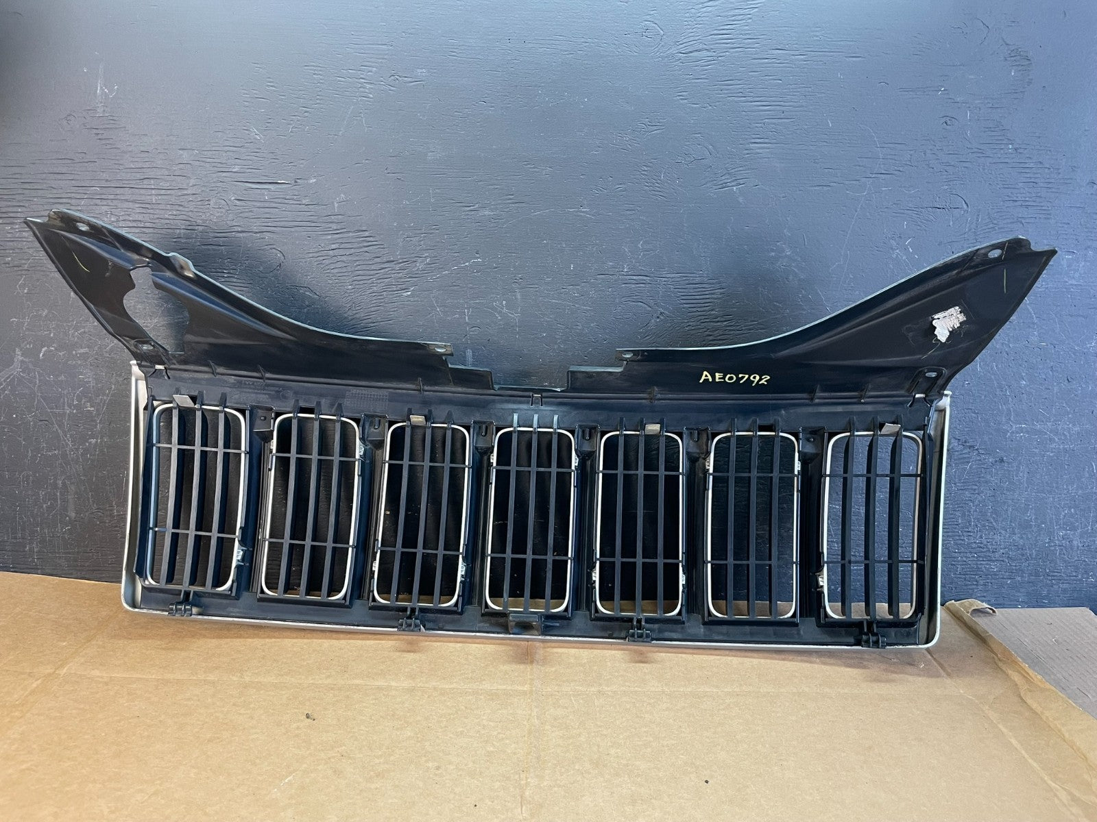 2008 2009 2010 Jeep Grand Cherokee Front Upper Grill Grille AE0792 DG3