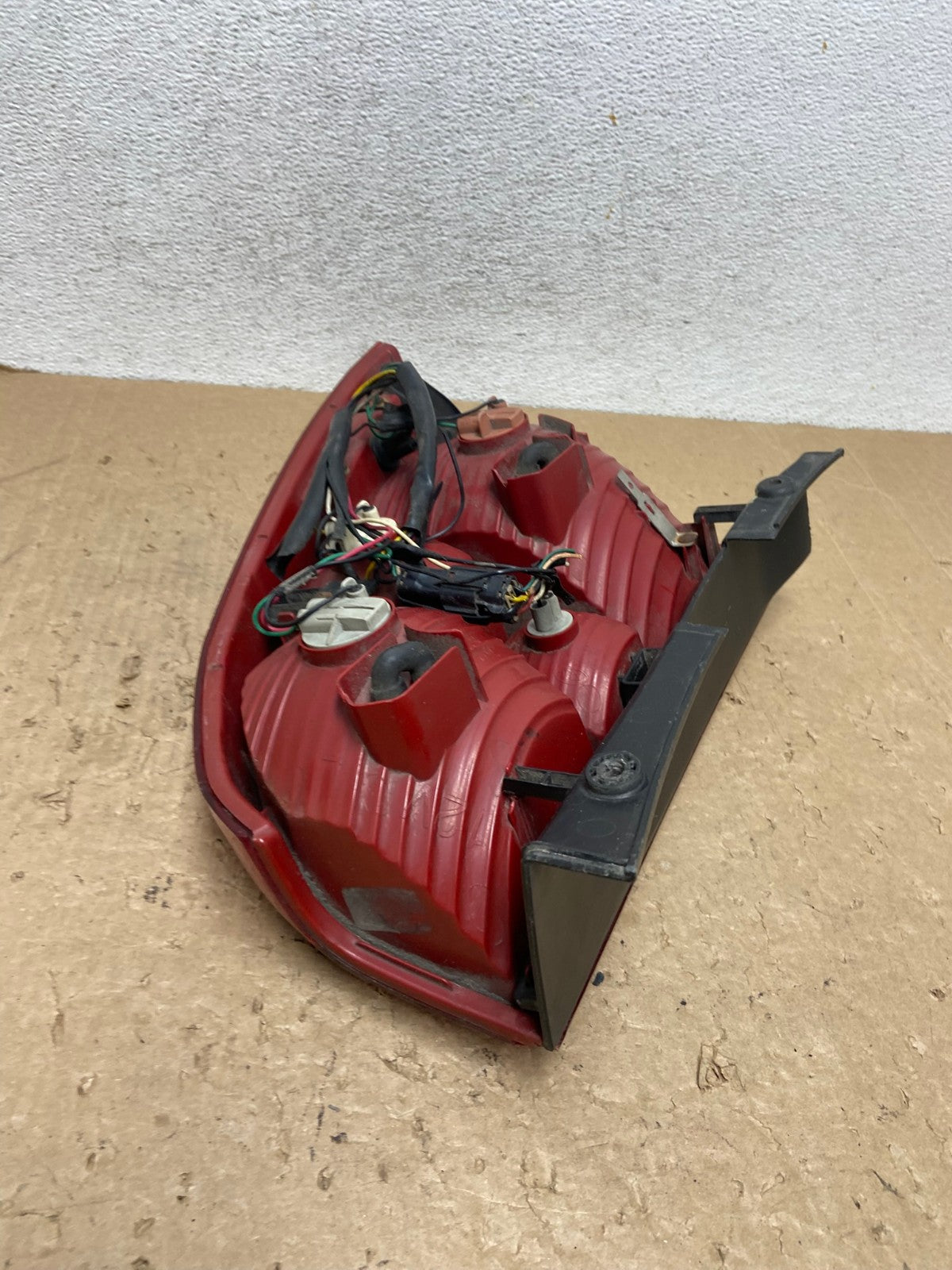 2005 to 2008 Kia Sportage Left Driver Side LH Side Tail Light AG1411 LK8