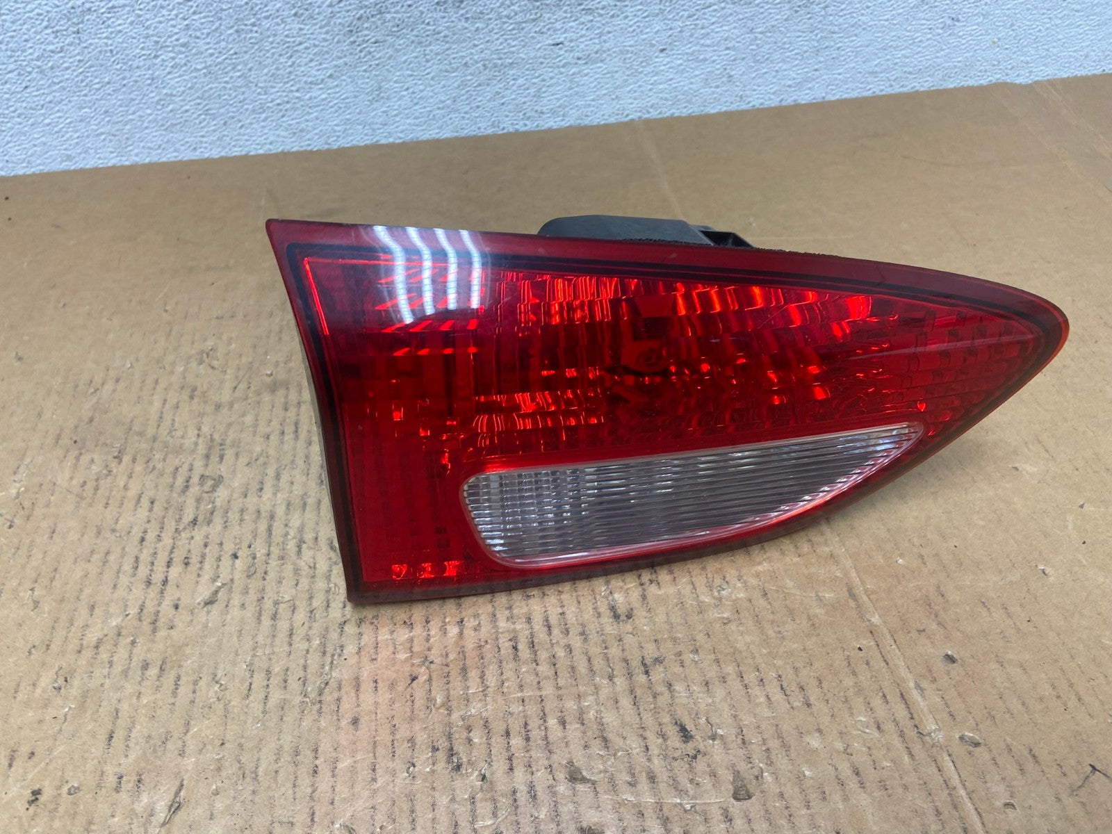 2006 2007 Subaru Tribeca B9 Left Driver Lh Side Tail Light Inner AE0448 LK0