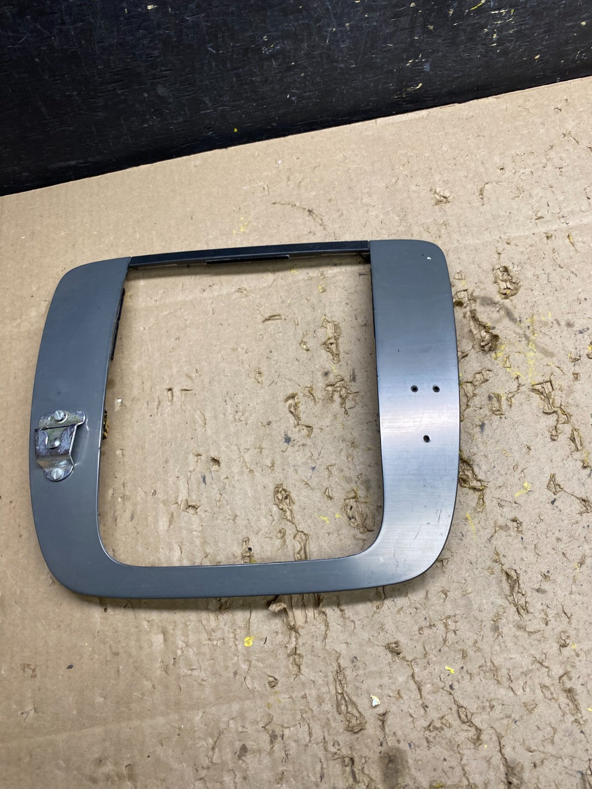 2007-2014 GMC Yukon Tahoe Center Dash Radio Bezel Pedal Traction Trim U5816 DG0