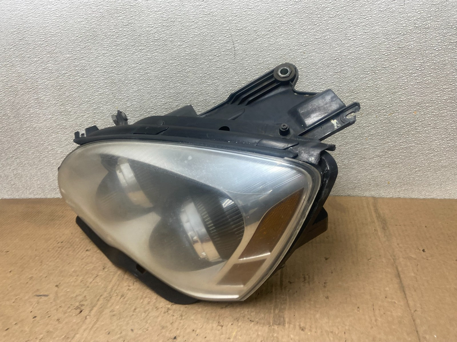 2007 to 2012 Gmc Acadia Xenon Headlight Left Driver LH Side AA6814 DW1