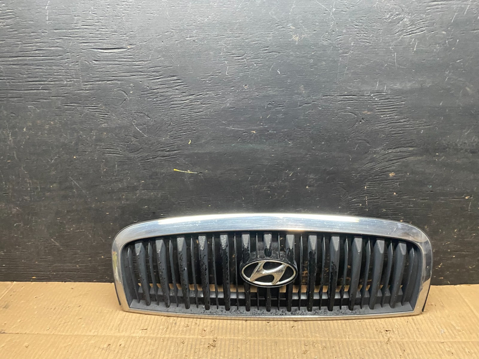 2001 to 2005 Hyundai Sonata Front Upper Grille Grill Bumper T9505 DG0