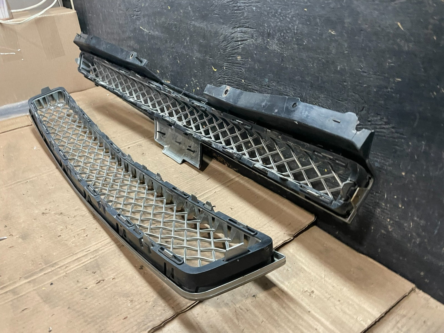 2007 to 2014 Chevrolet Tahoe Suburban Lower Upper Grill Grille Set Oem W2264 DG9
