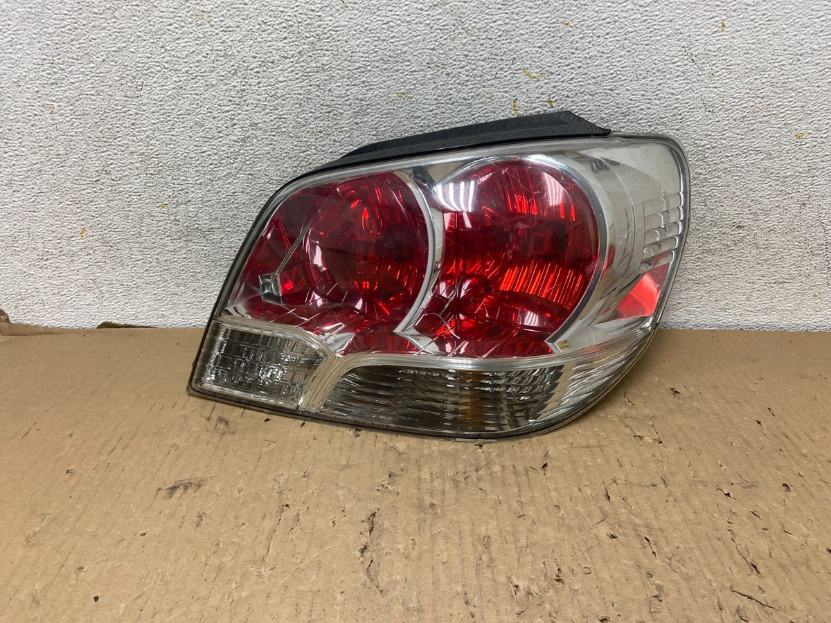 2002 to 2005 Mitsubishi Outlander Right Pssenger RH Side Tail Light OE AH2893 DG0