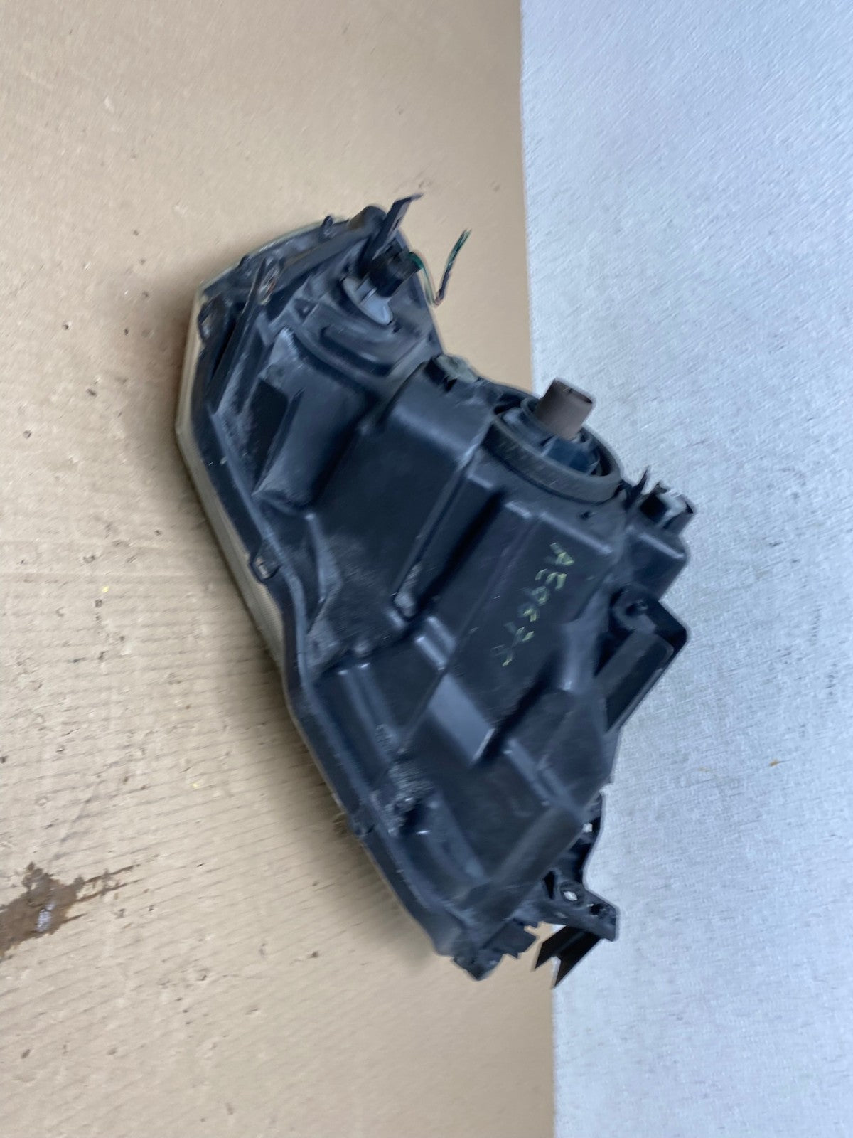2004 - 2008 Mitsubishi Endeavor Headlight Left Driver Lh Side AE9678 LK7