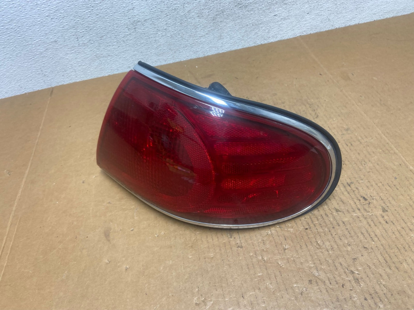 2000 to 2005 Buick Lesabre Right Passenger RH Side Tail Light AE0535 LK1