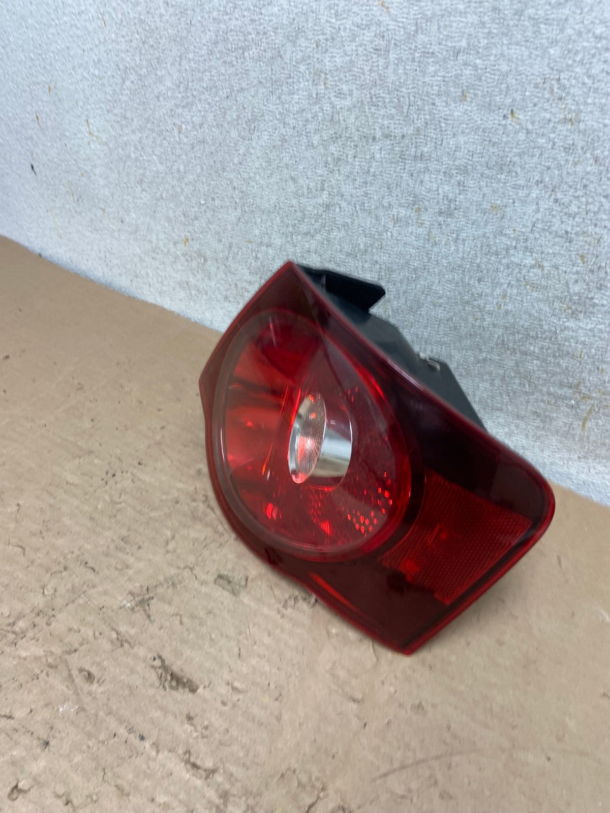 2008 2009 2010 Volkswagen Jetta Right Passenger RH Side Tail Light AI1135 LK1
