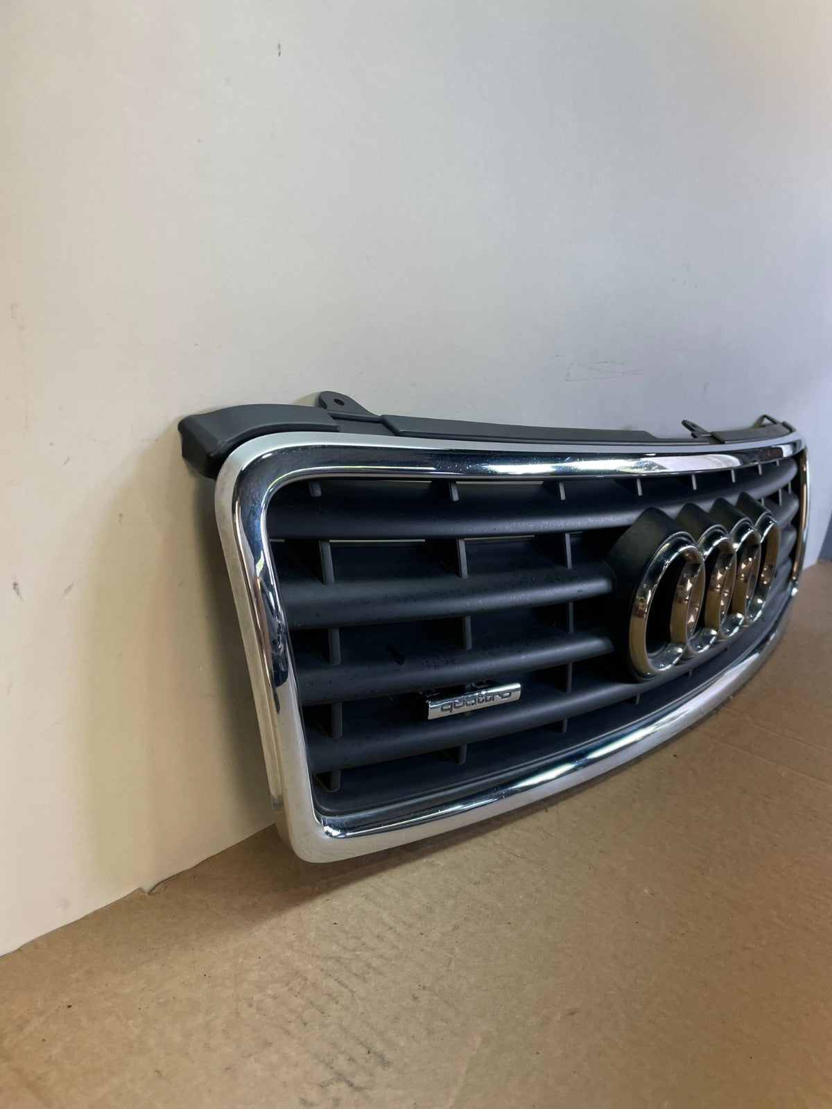 2000 to 2002 Audi A4 Upper Front Grill Grille ag9808 DG2