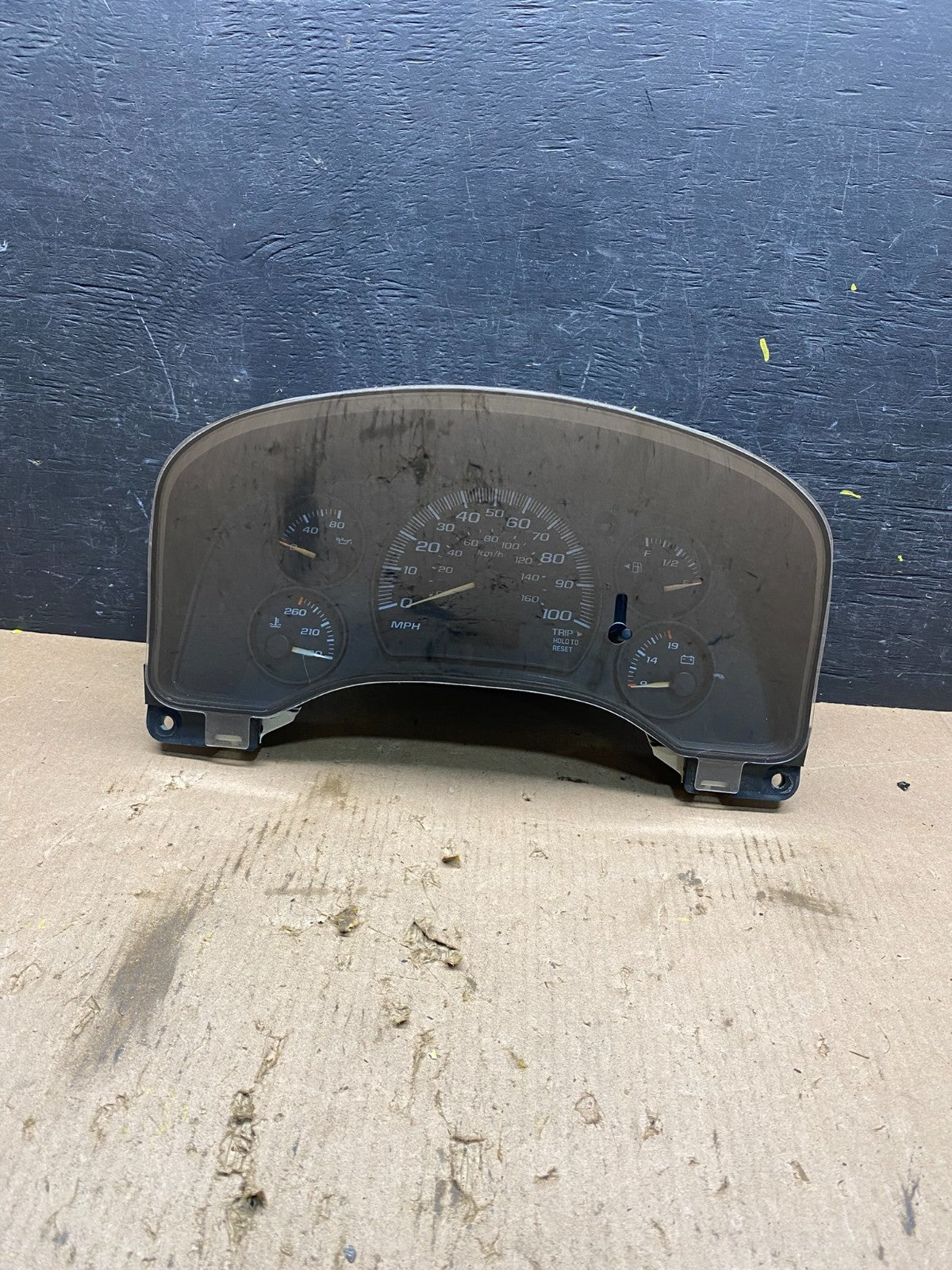 2004 to 2007 Chevrolet Express Speedometer Cluster Gauge OEM Q9321 DG0