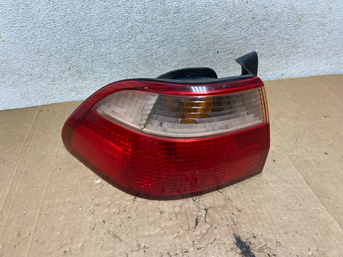 1998 to 2000 Honda Accord Sedan Tail light Left Driver LH Side AI9266 LK0