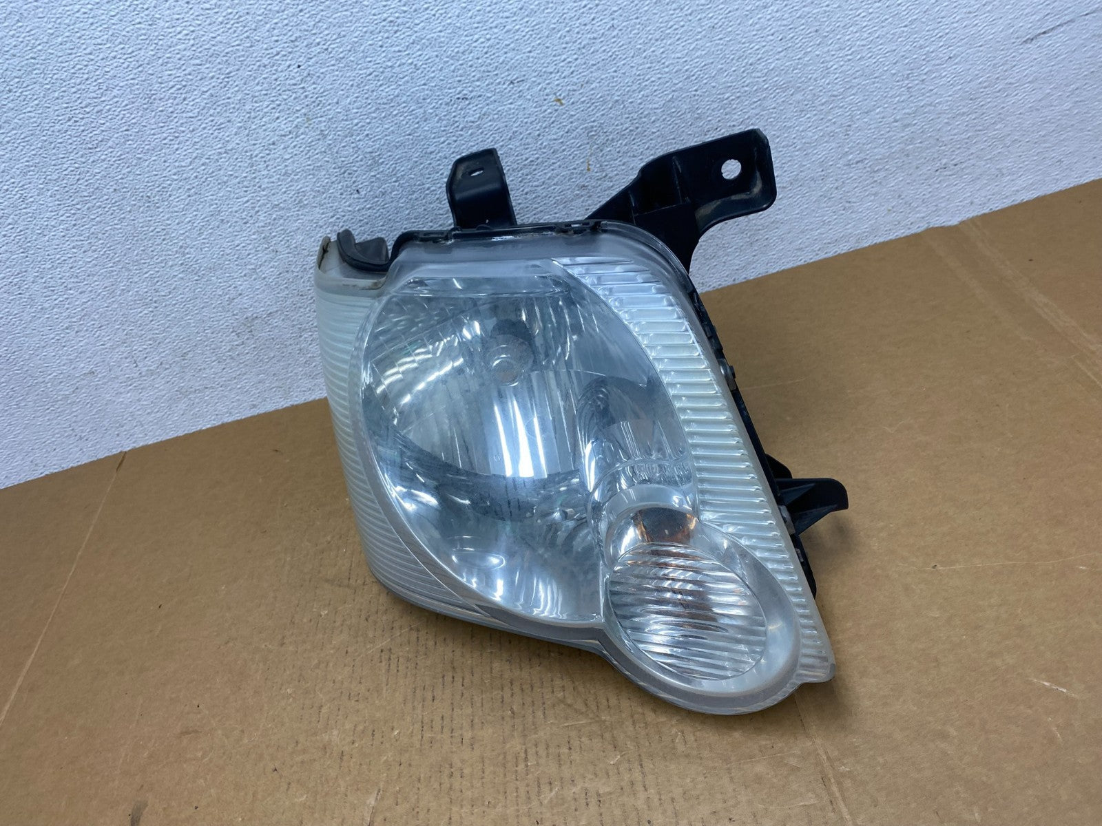 2006 to 2010 Ford Explorer Right Passenger Side Headlight AD9071 DW1