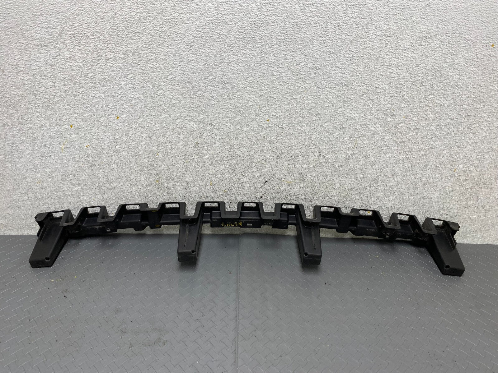 2011 - 2020 Dodge Durango Rear Bumper Impact Energy Shock Absorber A3047 OEM DG14
