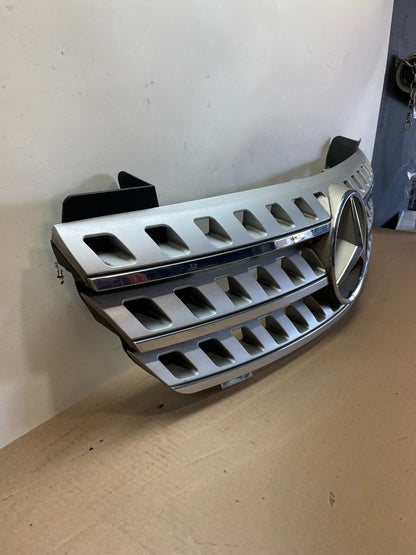 2006 to 2008 Mercedes ML-Class W164 Front Bumper Grille Grill AI3924 DG2
