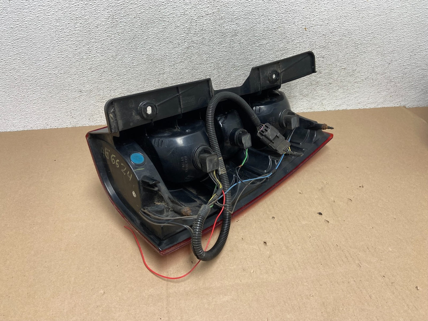 2008-2014 Chevrolet Tahoe Suburban Driver Lh Left Side Tail Light AG6624 DW4