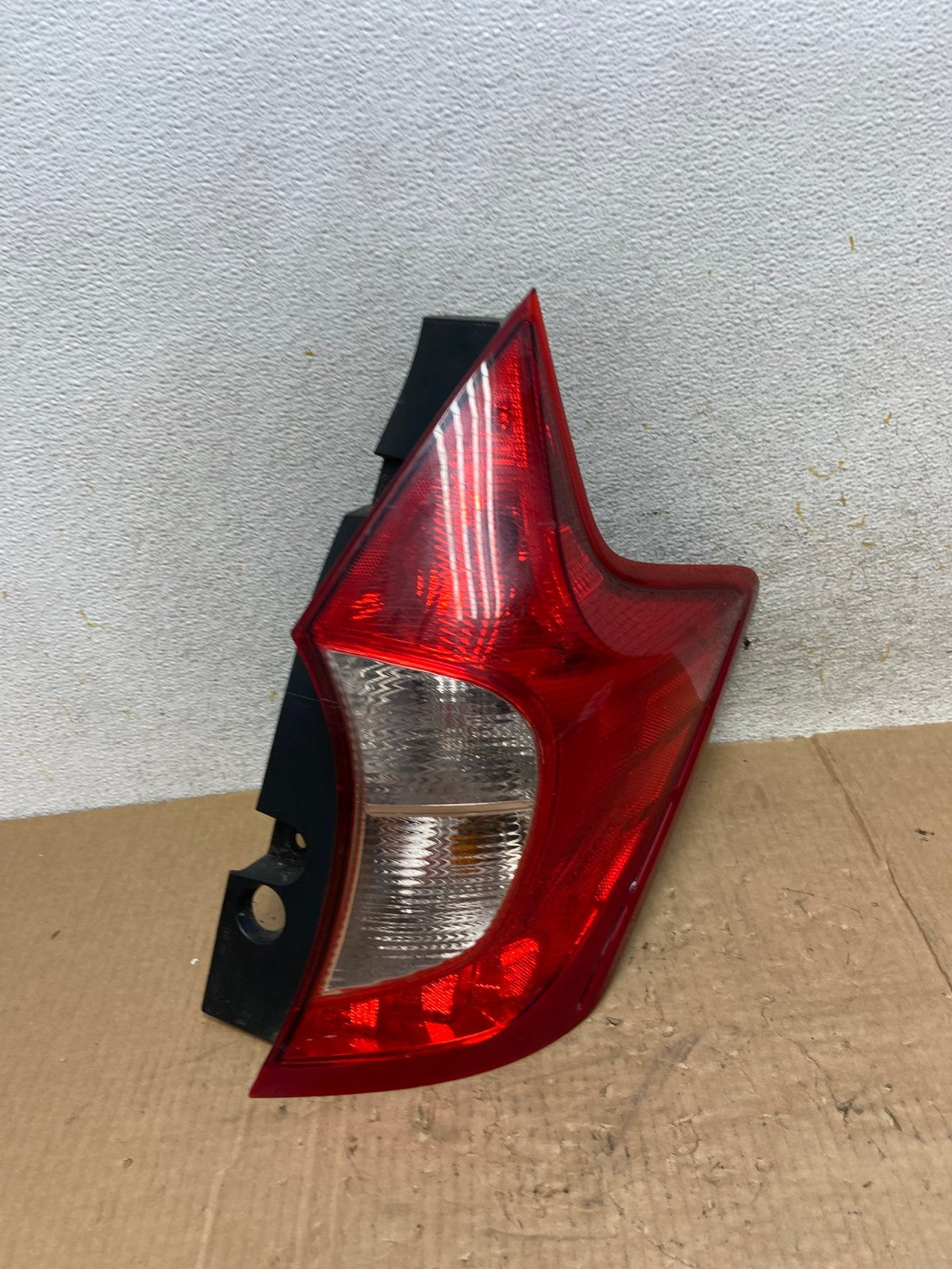 2014 - 2019 Nissan Versa Note Hatchback Right Passenger Tail Light AI5425 LK0