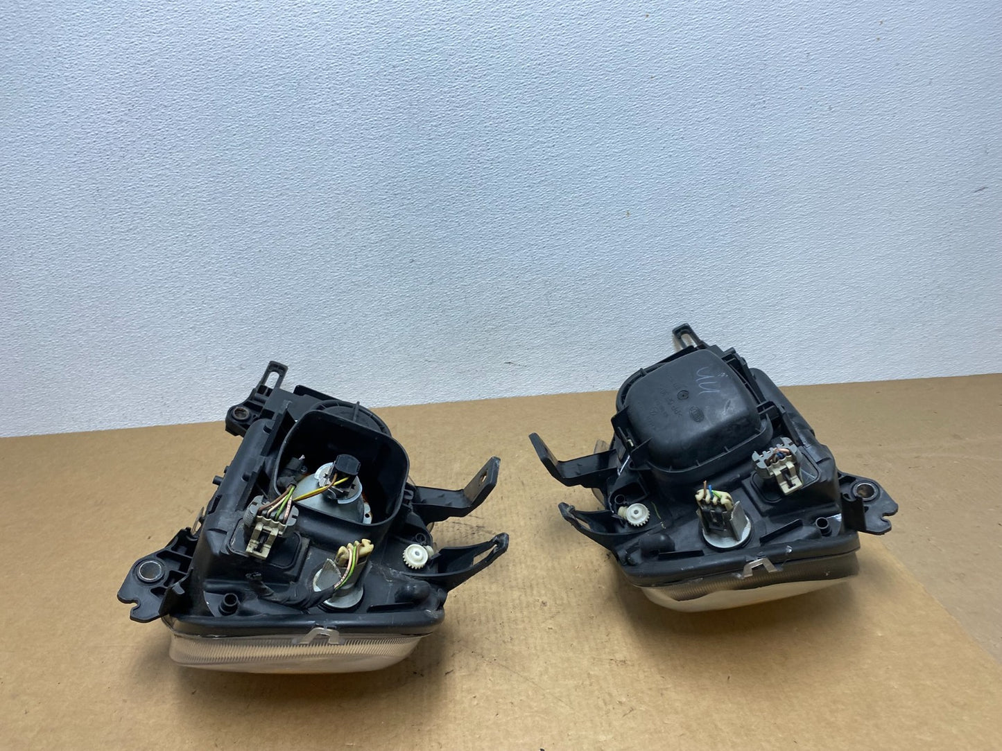 2002 - 2005 Mercedes ML ML350 ML500 Left+Right Side Halogen Headlights AC1836 DW9