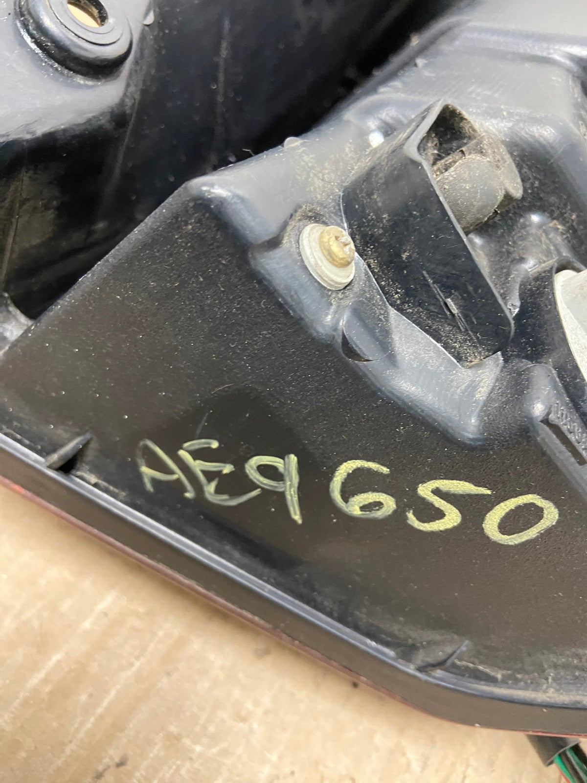 2006-2010 Mitsubishi Endeavor Left Driver Lh Tail Light AE9650 LK6