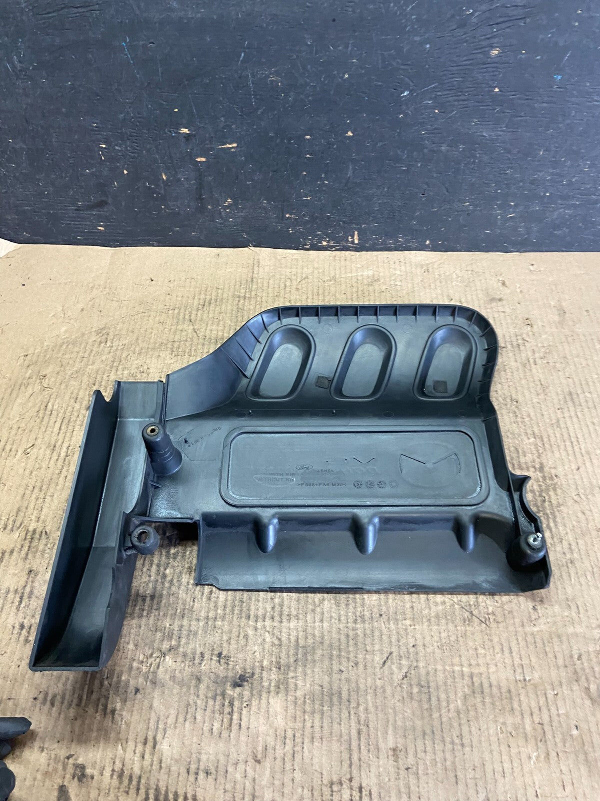 2000 to 2003 Mazda Tribute DOHC 24 VALVE Engine Shield Top Cover O0938 PS5