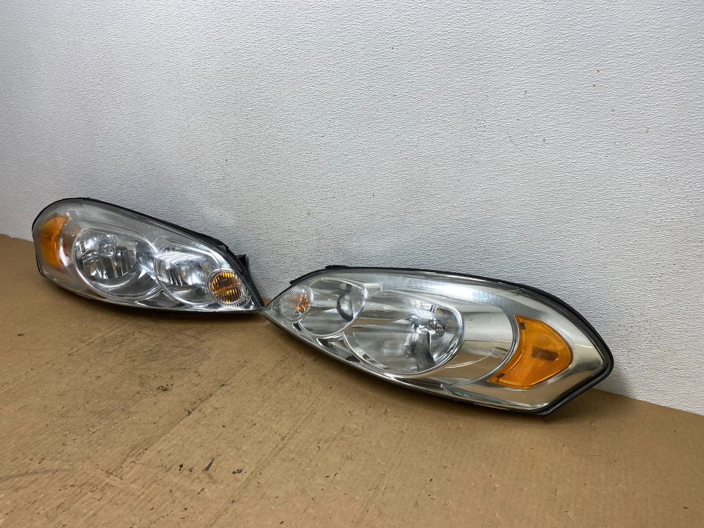 2006 - 2013 Chevrolet Impala Left+Right Set Headlights Halogen AD0634 DW1