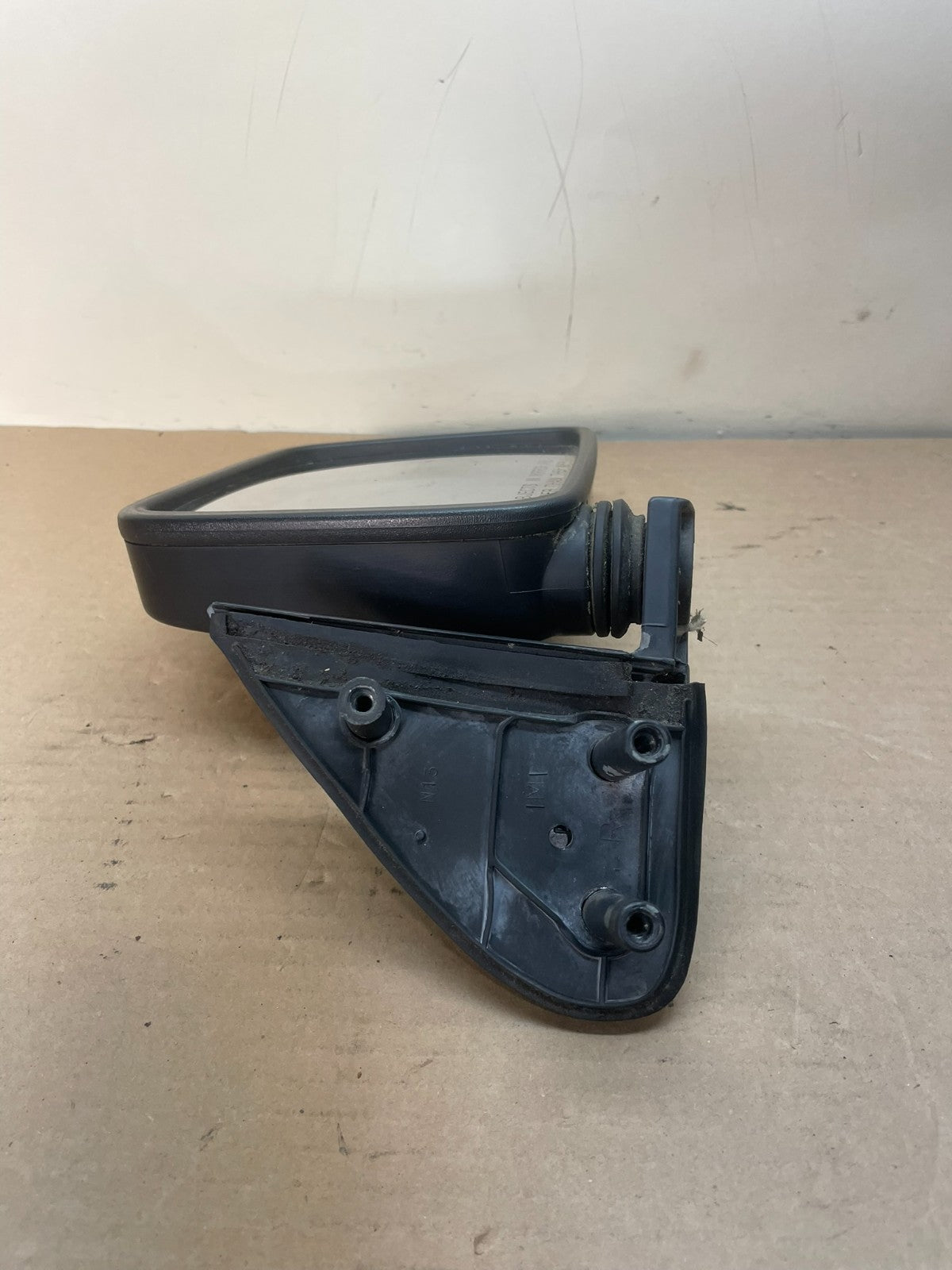 2000 to 2004 Nissan Frontier Right Passenger Side View Door Mirror ah8815 DG4