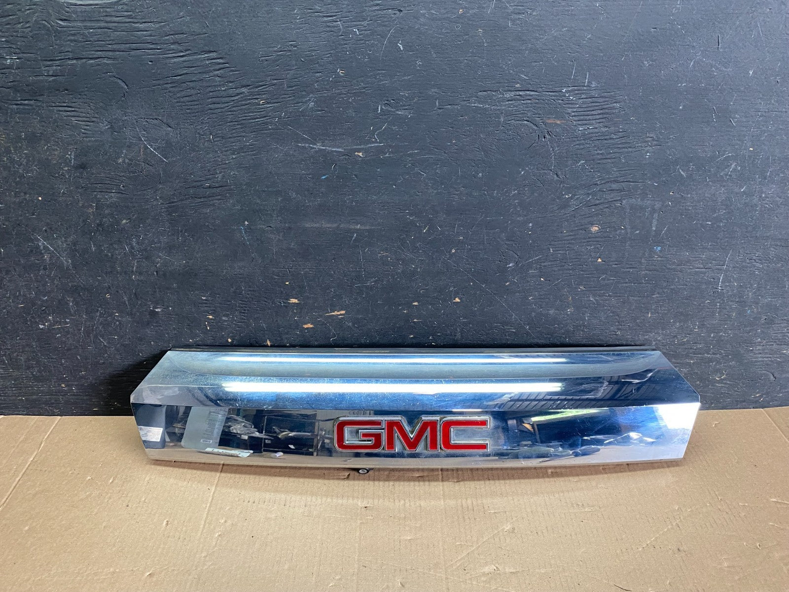 2011-2015 GMC Terrain Tailgate Liftgate Chrome Finish Molding Camera  P3986 DG0