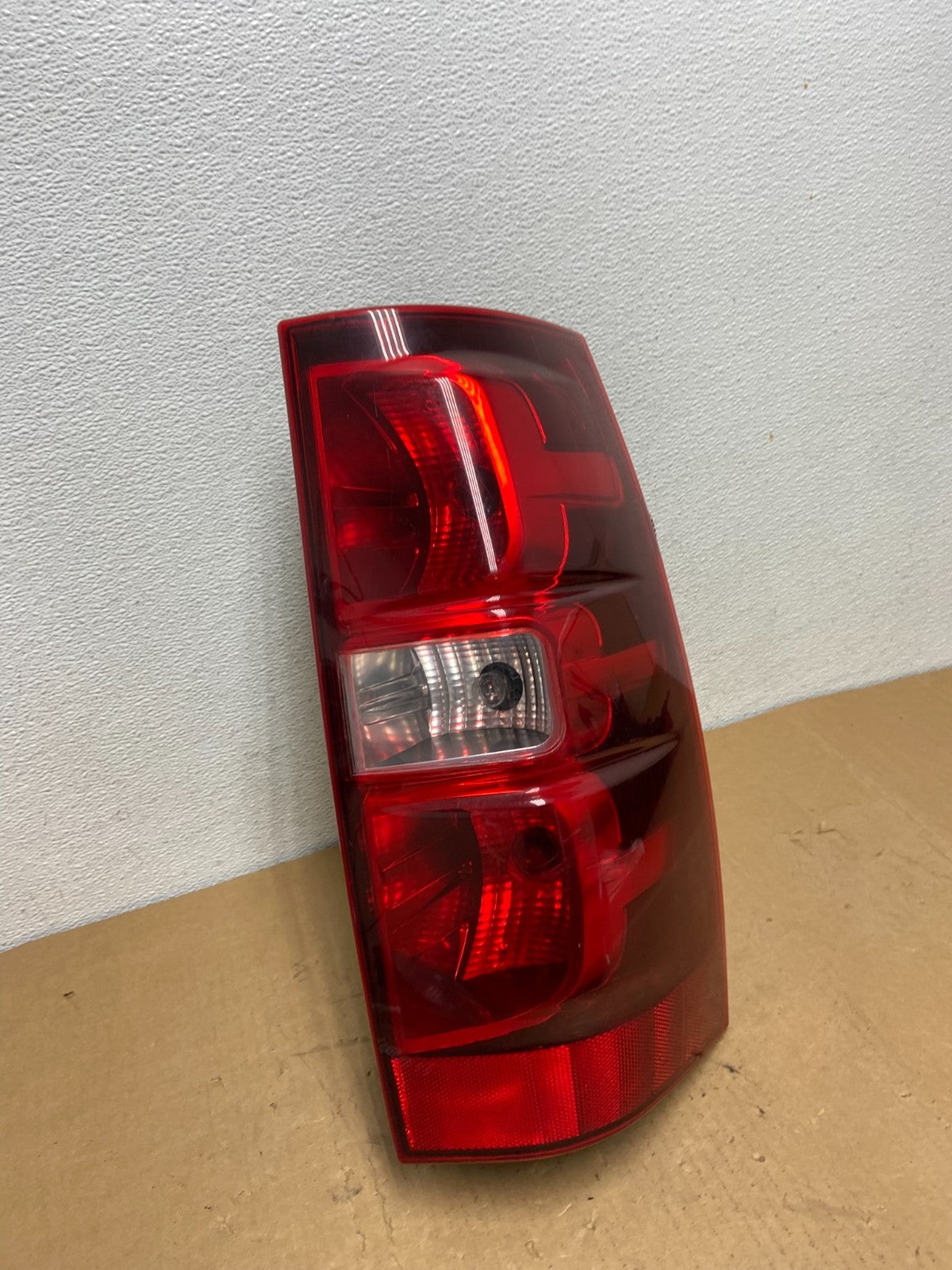 2008-2014 Chevrolet Tahoe Suburban Right Passenger Rh Tail Light AC8518 DW2