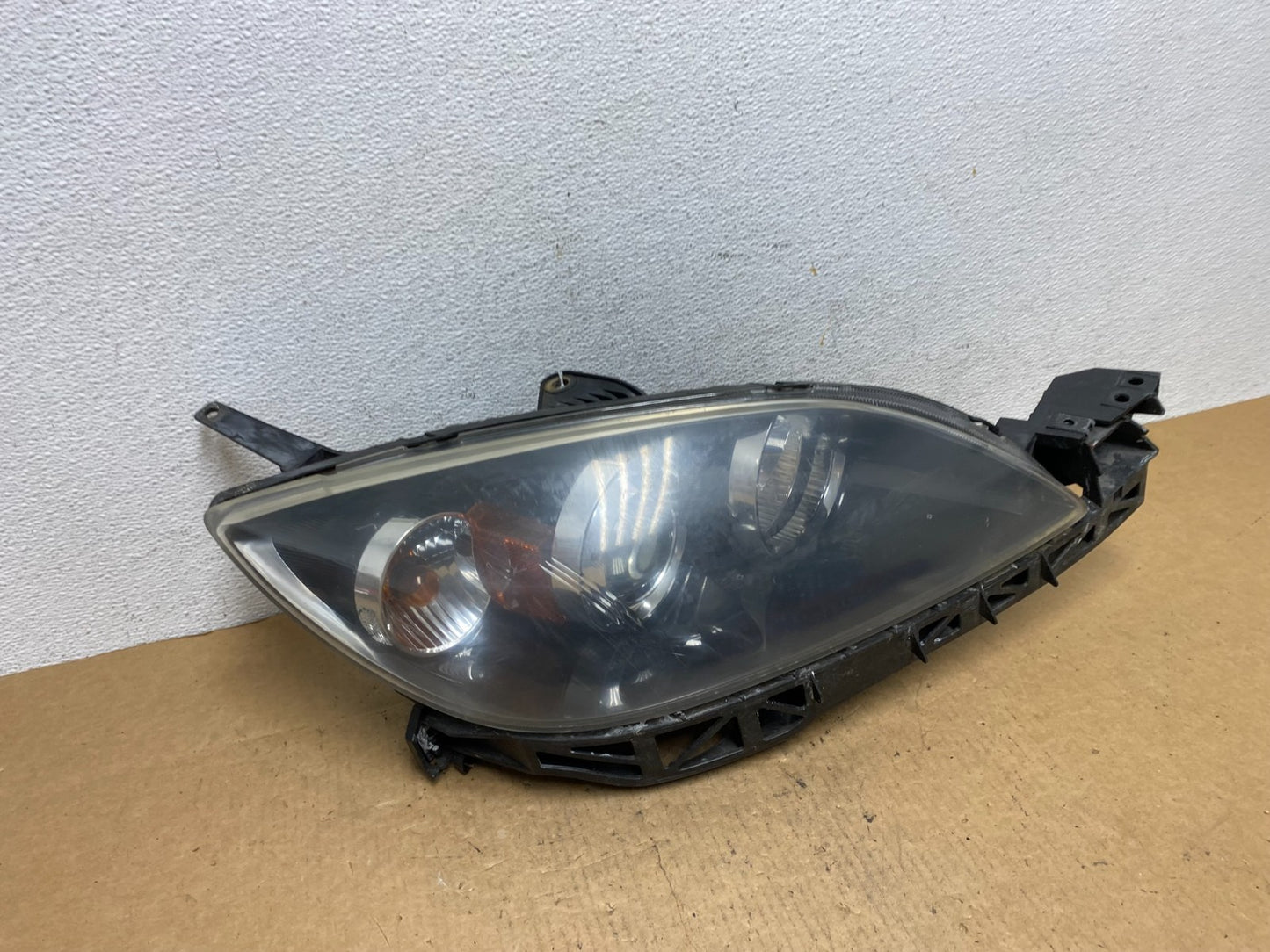 2004 to 2009 Mazda 3 Hatchback Right Passenger Rh Xenon Headlight AD4684 DW2