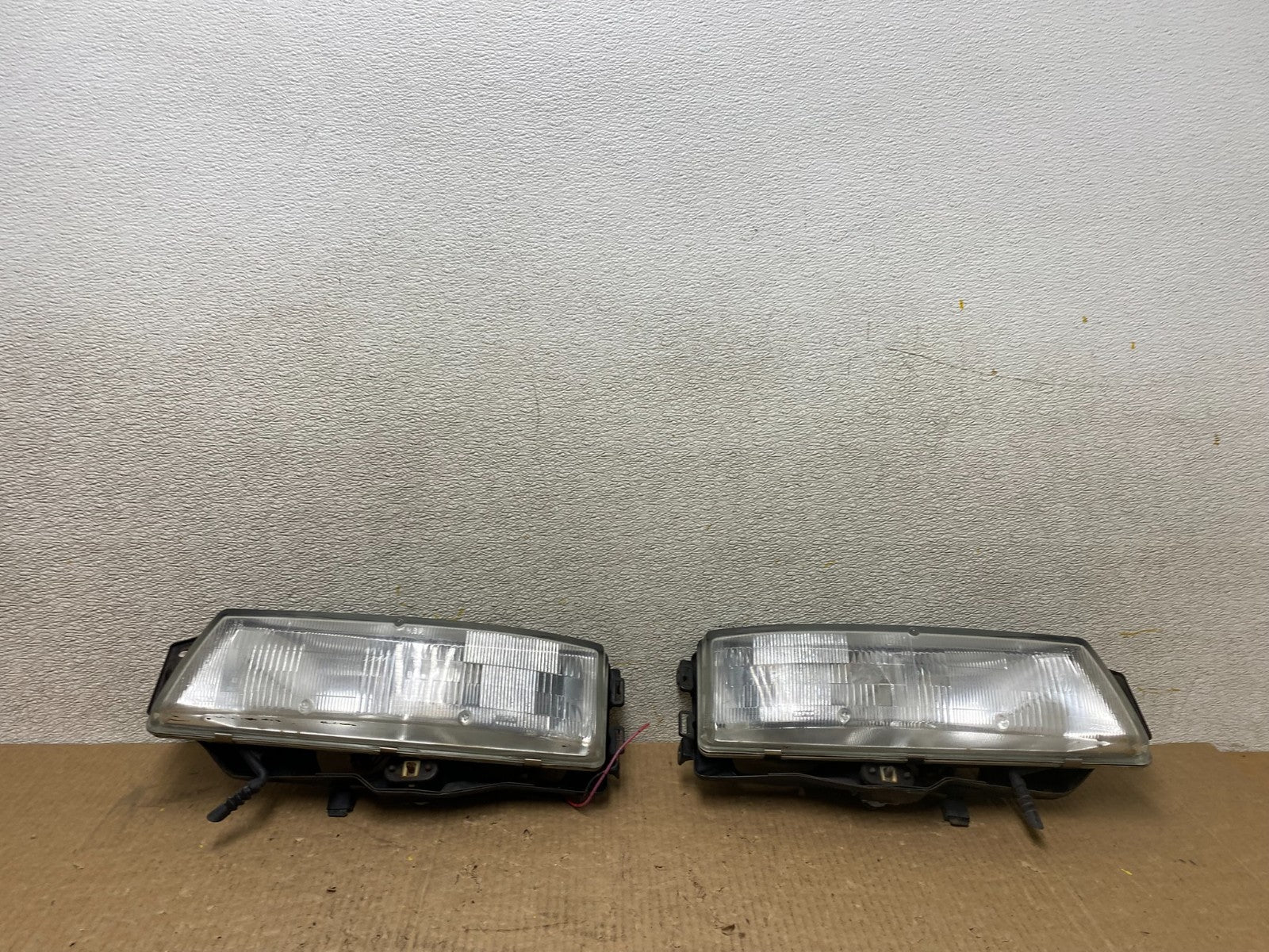 1989 to 1992 Mitsubishi Galant Left+Right Set Side Headlights W5320 PS0
