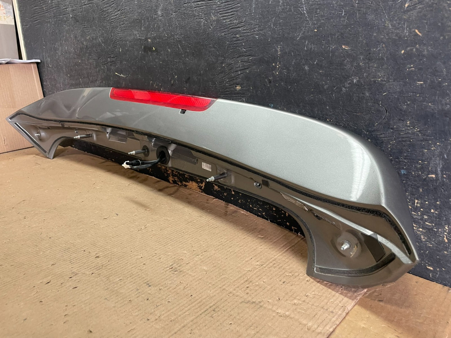 2016 to 2020 Kia Sorento Rear Spoiler Wing Brake Light OEM aa2170 DG7