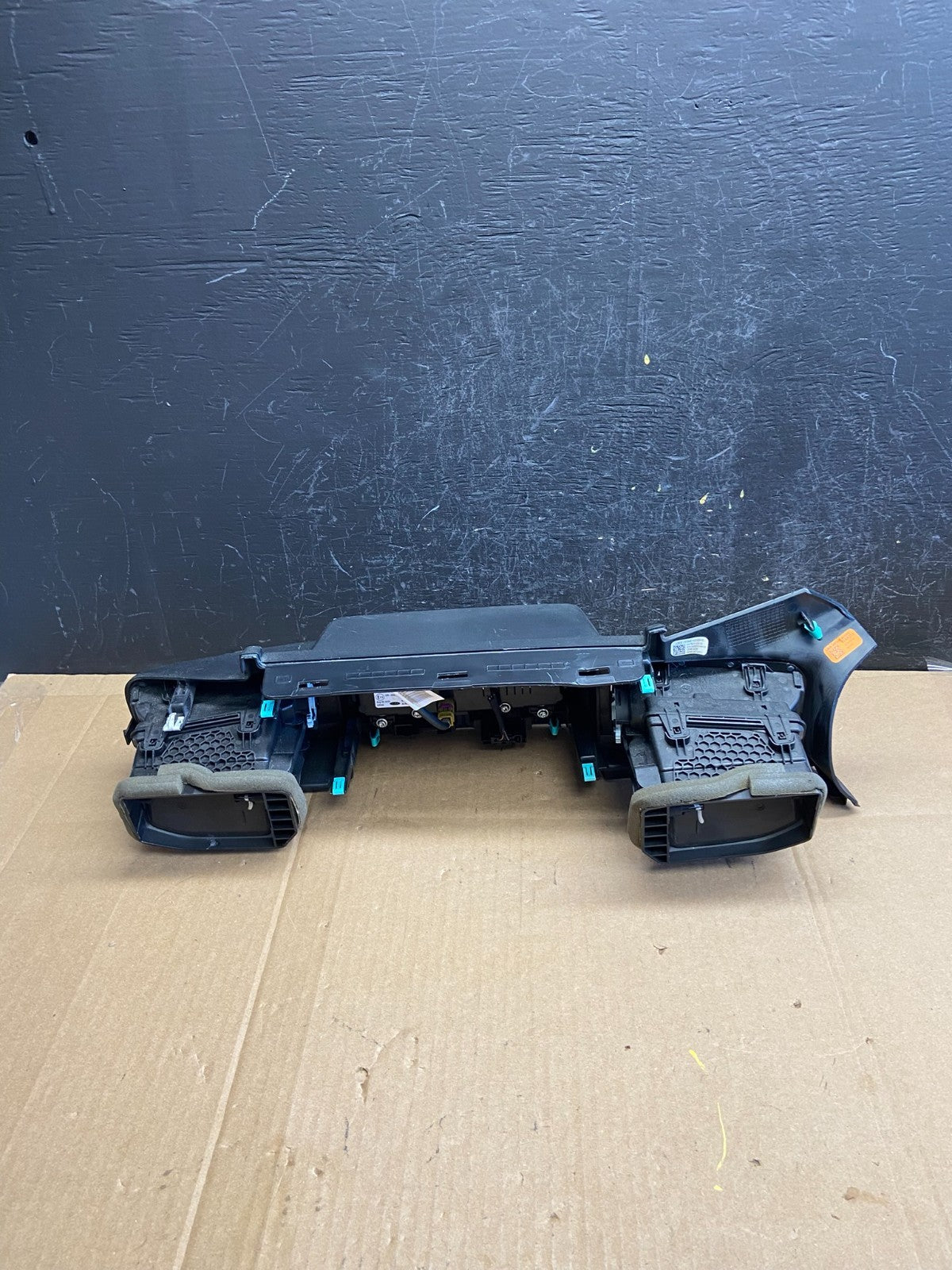 2020 to 2023 Ford Explorer Console Radio Display Screen Air Vents AD2112 DG3