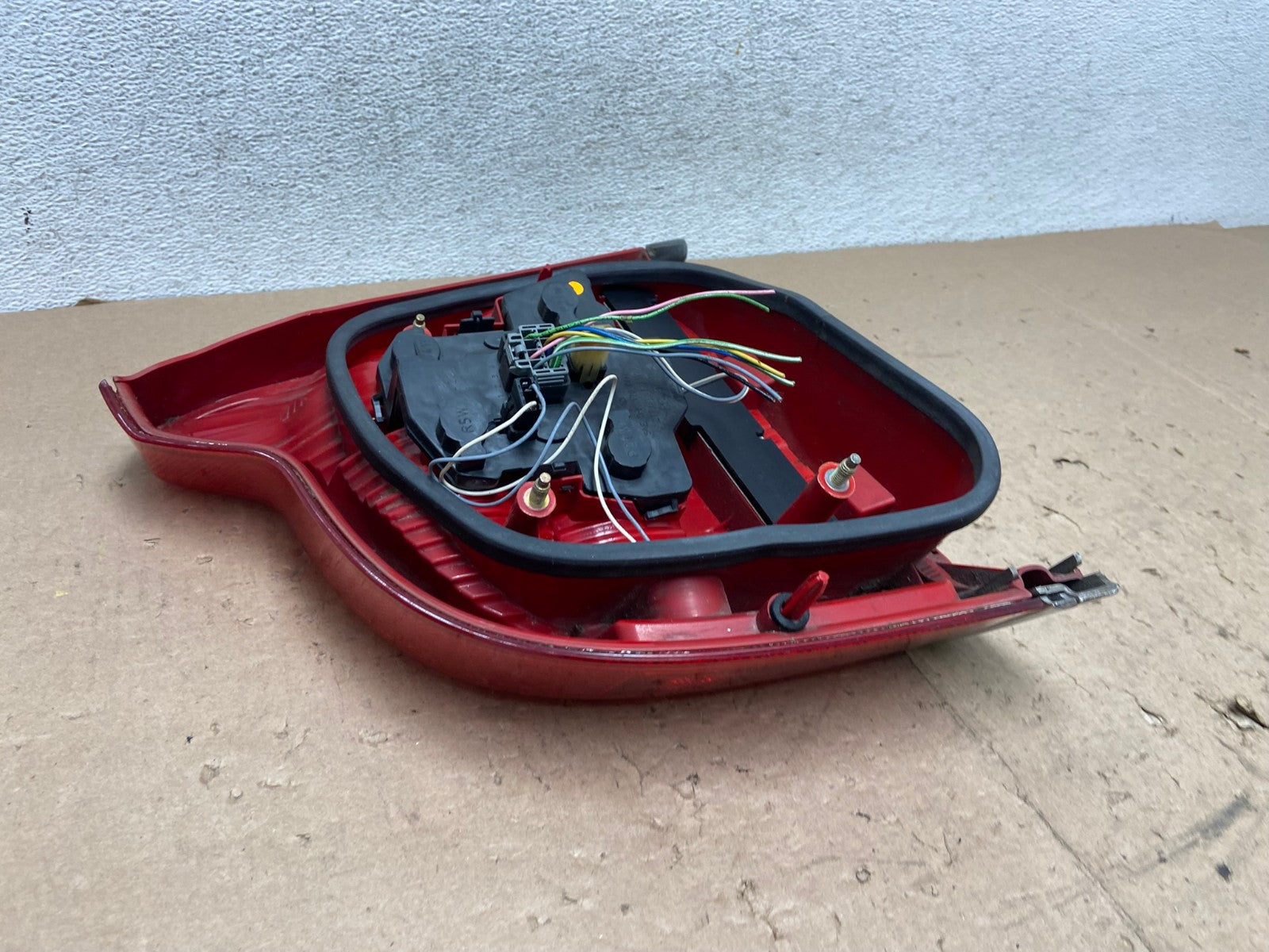2004 - 2006 Volvo S80 Right Passenger RH Side Tail Light AG5687 LK4