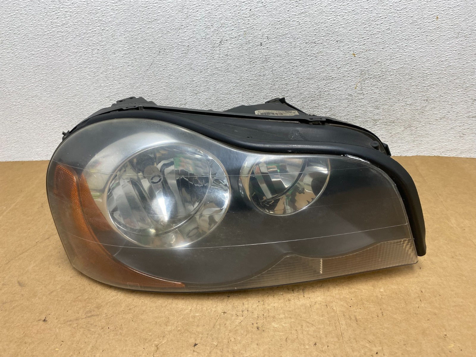2003 to 2006 Volvo XC90 Right Passenger Rh Side Headlight Halogen AE3251 DW0