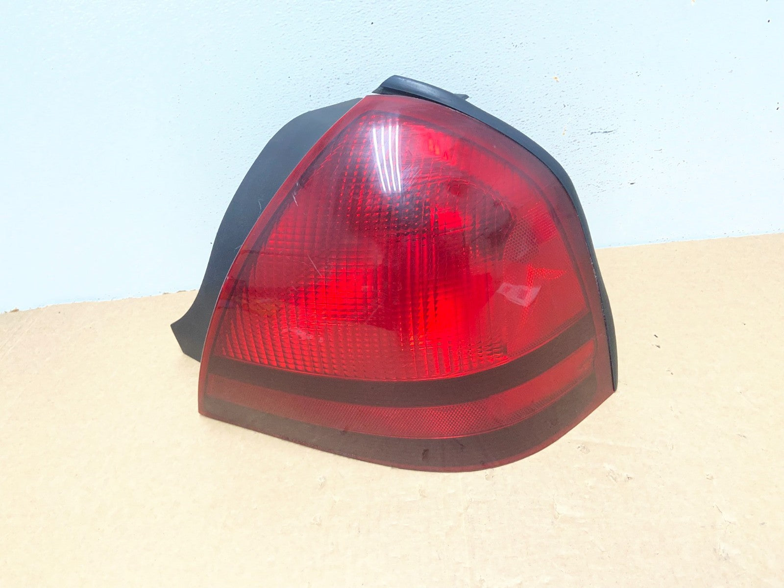 2003 to 2011 Mercury Grand Marquis Right Passenger Side Tail Light AF7310 DW0