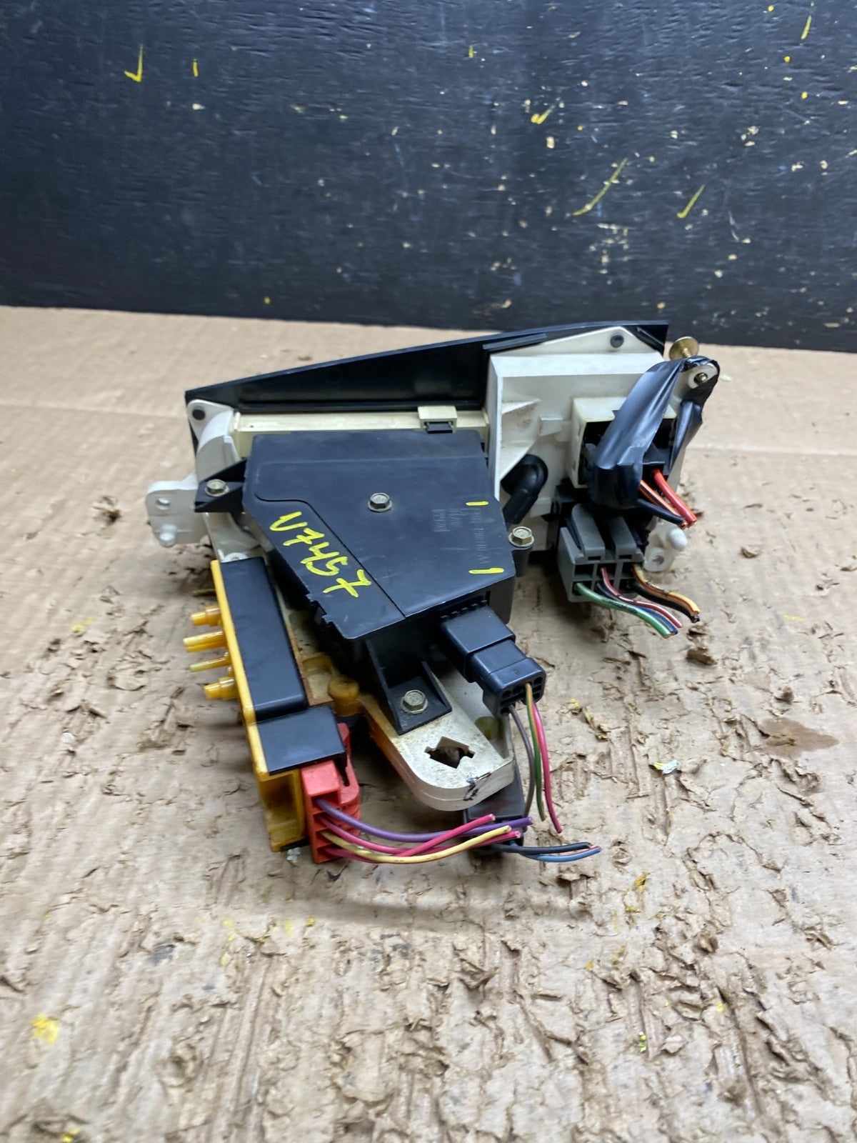 1998 to 2002 Honda Accord Radio CD Player Climate Control Switch V7457 DG3