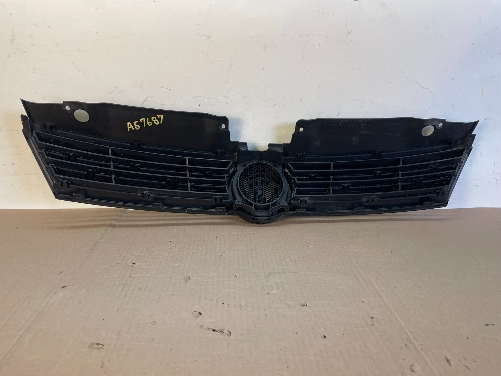2011 to 2014 Volkswagen Jetta Sedan Front Upper Grille Grill ag7687 DG3