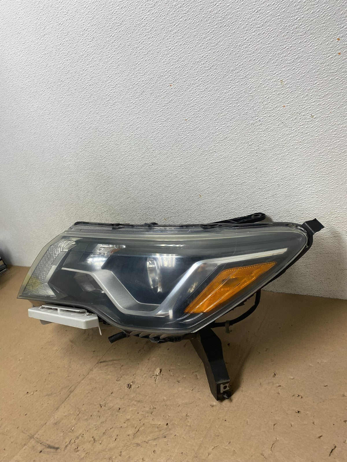 2017 - 2020 Nissan Pathfinder Left Driver LH Side Headlight Halogen AG53862