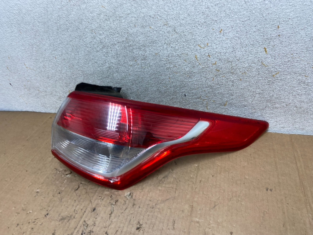2013 to 2016 Ford Escape Right Passenger RH Side Tail Light AI9188 LK1