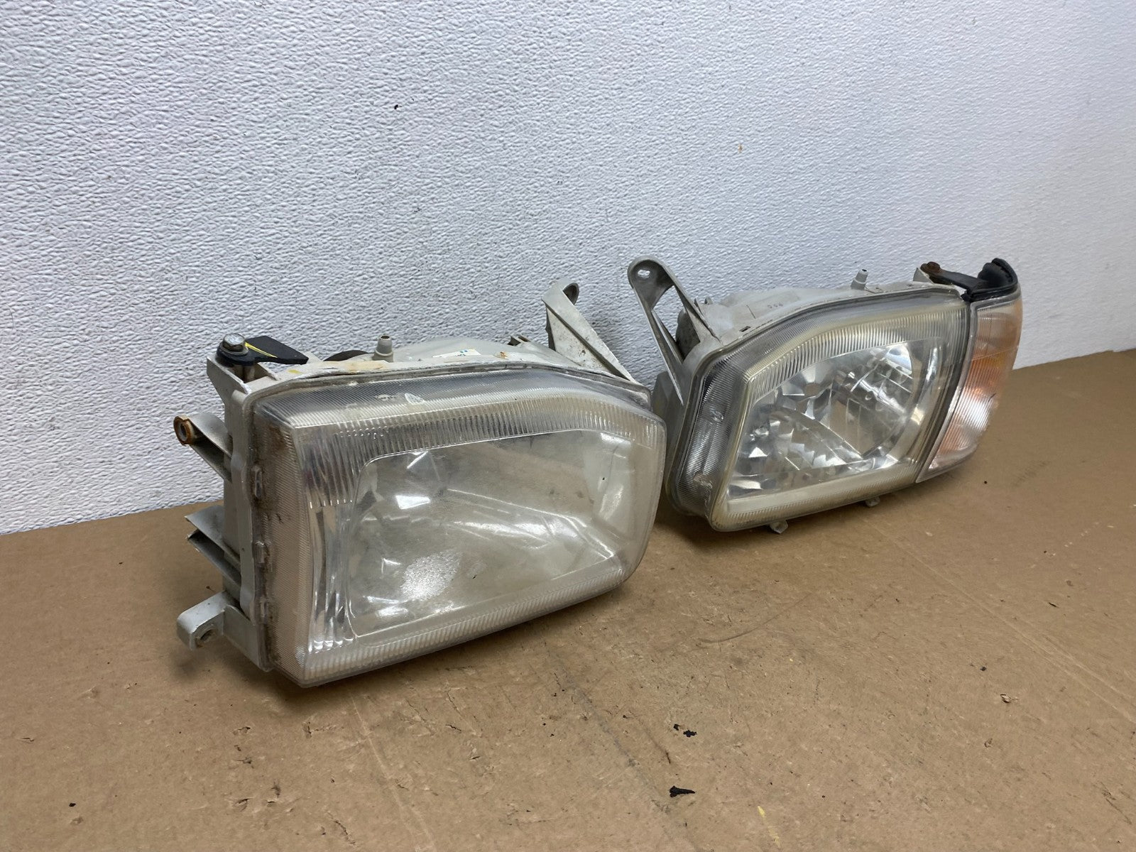 1999-2004 Nissan Pathfinder Left+Right Side Set Halogen Headlights AC5824 DW2