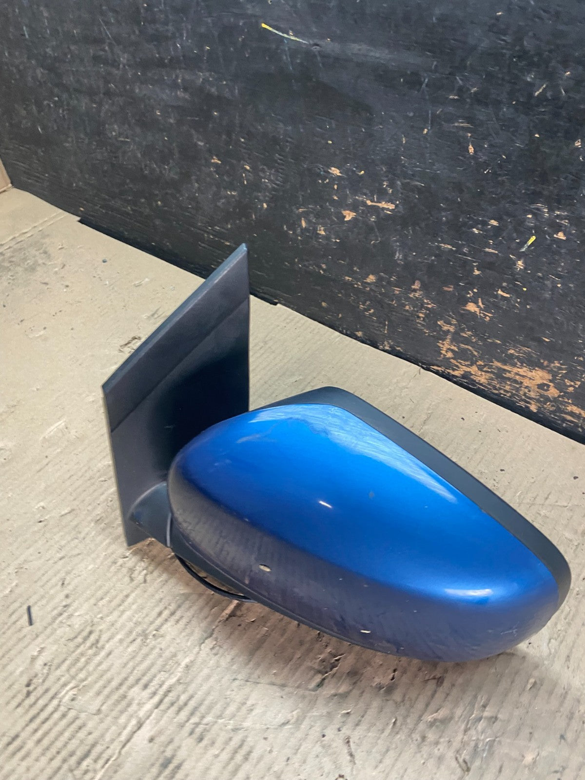2009 to 2014 Volkswagen Routan Left Driver LH View Door Mirror V3943 DG1