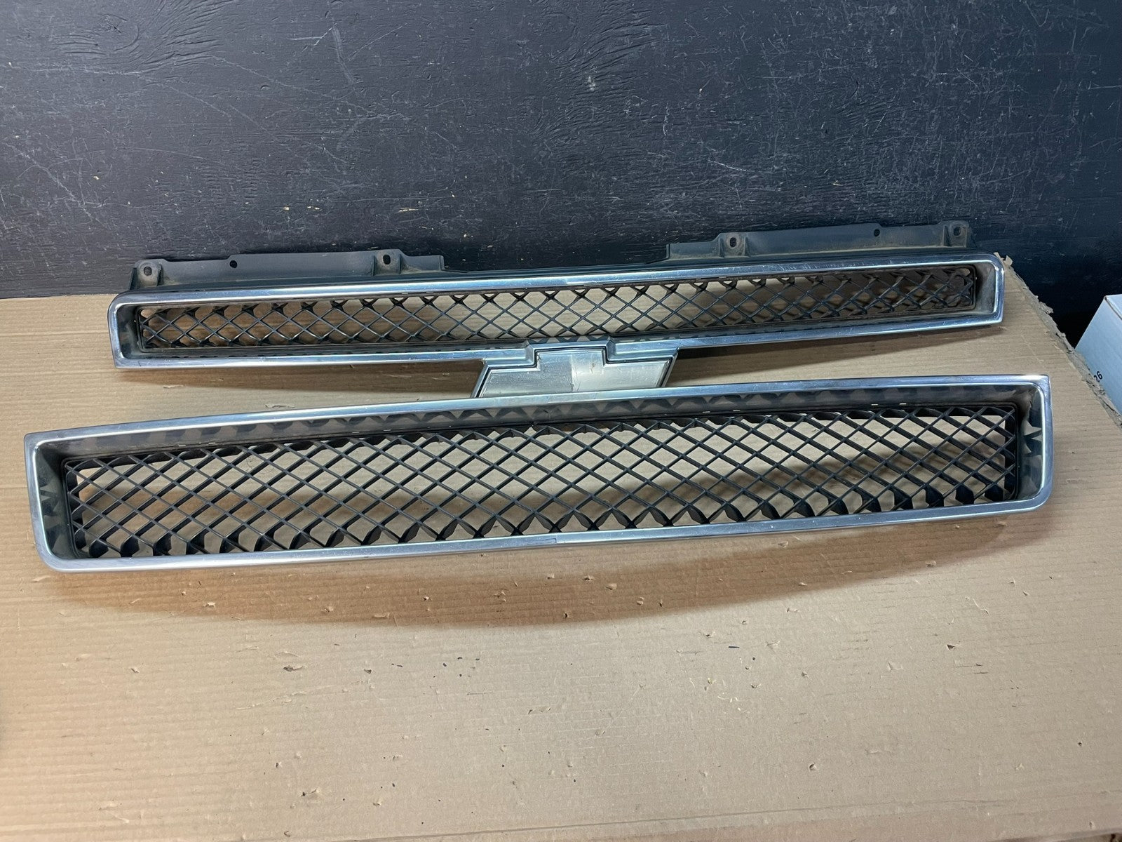 2007 to 2014 Chevrolet Tahoe Suburban Lower Upper Grill Grille Set AE9932 DG0