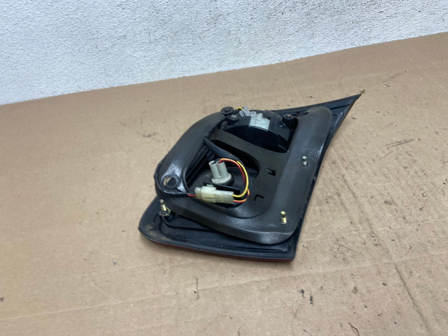 2001 2002 Subaru Forester Left Driver Inner Lid Mounted Tail Light AE6075 LK5