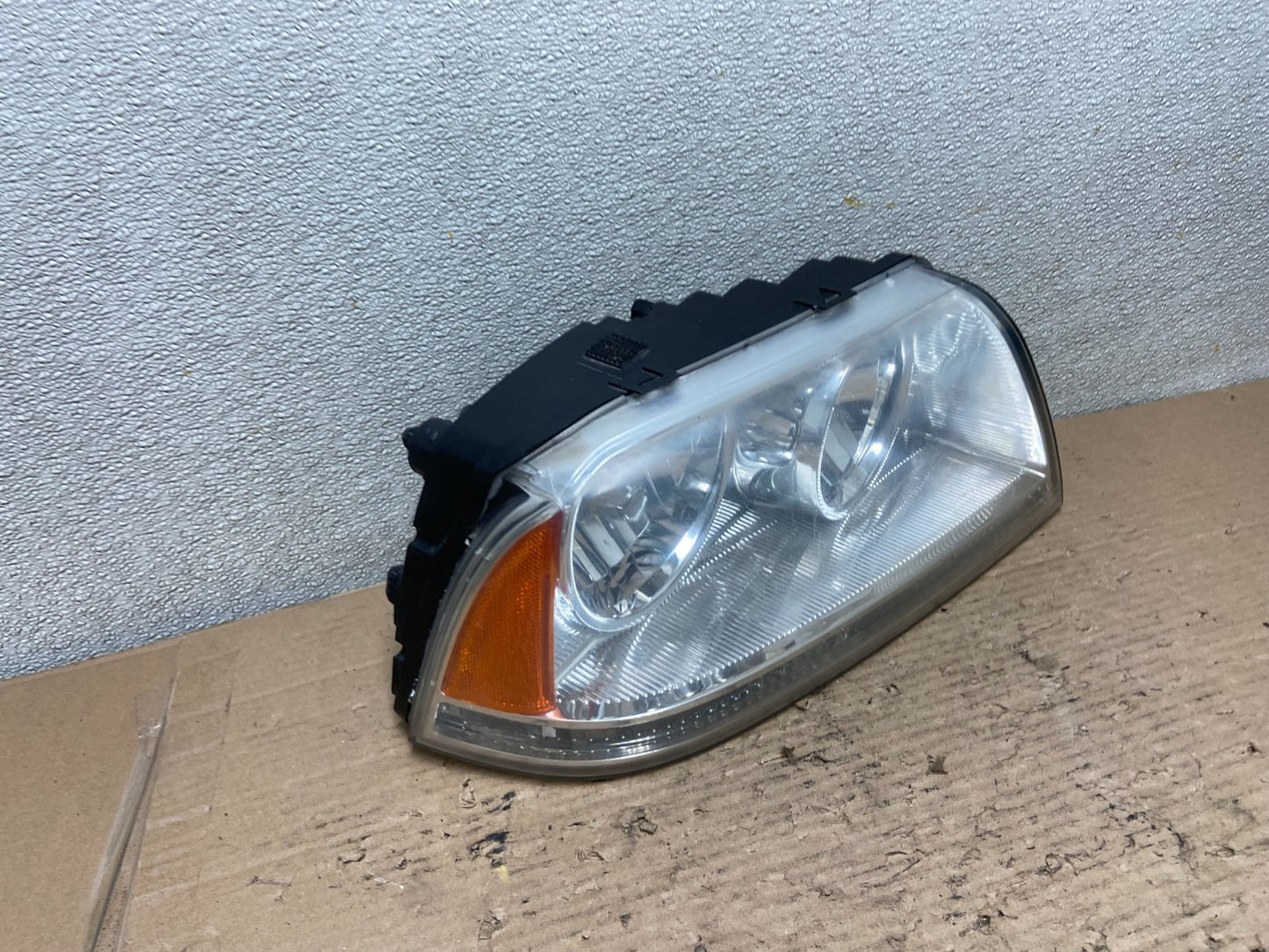 2003 - 2006 Lincoln Navigator Right RH Side Headlight Halogen AA9520 DW2